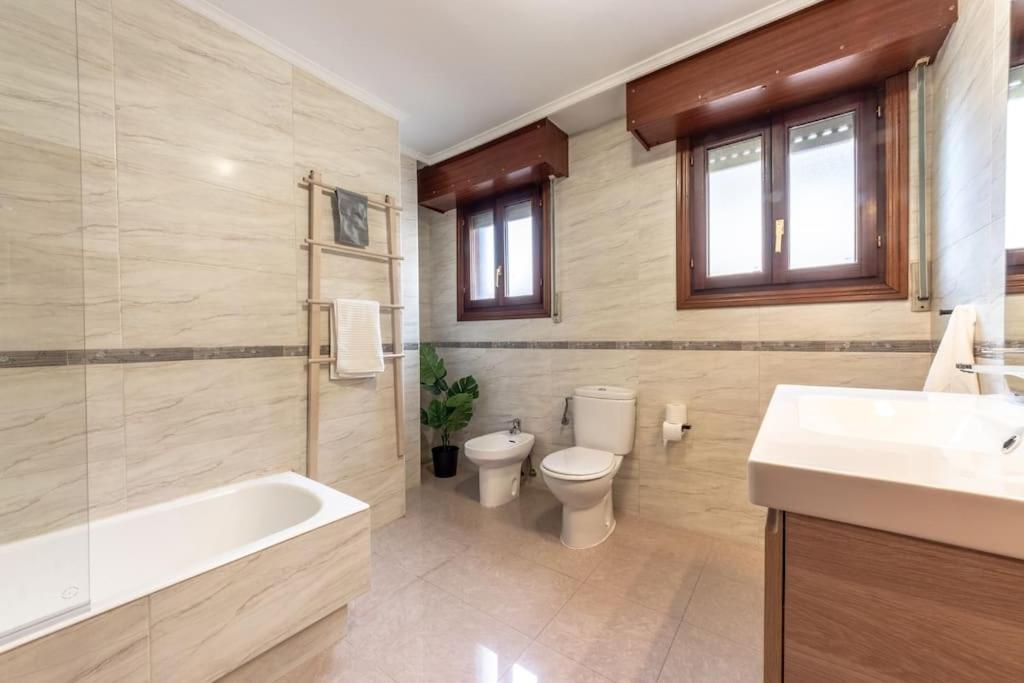 Acogedor Piso En Santurtzi .Parking Privado Apartment Luaran gambar