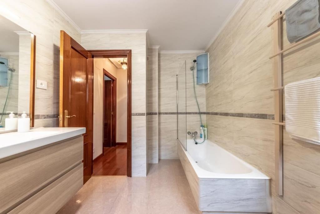 Acogedor Piso En Santurtzi .Parking Privado Apartment Luaran gambar